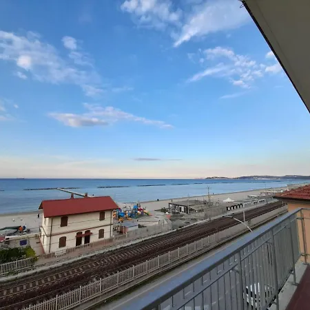 Appartamento Fronte Mare Falconara Marittima Extérieur photo